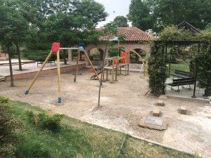 Columpios nuevos en el lavadero de Valdeolmos